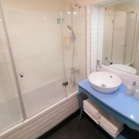 Madalena Hermitage *