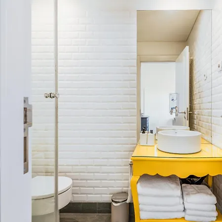 Madalena Hermitage *