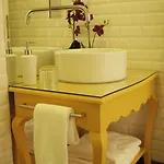 马格达莱纳酒店 *