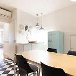马格达莱纳酒店 *